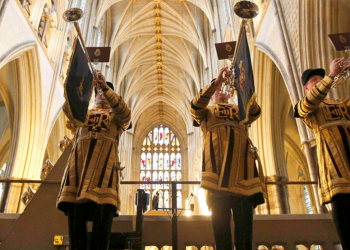 Carlos lll manda a componer doce piezas musicales para  su coronación