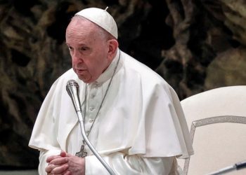 Papa Francisco pide un alto el fuego en Ucrania y el inicio de negociaciones de paz