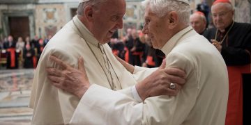 El papa Francisco dice que la muerte de Benedicto XVI ha sido instrumentalizada