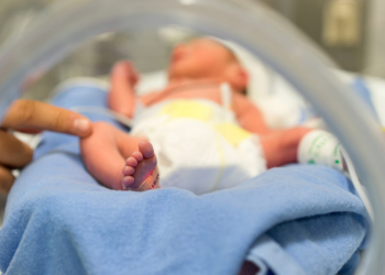 Los partos prematuros bajaron ligeramente al inicio de los confinamientos