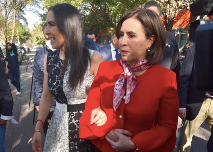 CIUDAD DE MÉXICO, 24FEBRERO2023.- Rosario Robles, ex secretaria de Desarrollo Social, en compañía de su hija Mariana Moguel acudieron al Reclusorio Sur para conocer el fallo sobre el proceso penal que se le sigue por el ejercicio indebido del servicio publico, así como su responsabilidad en la conocida “Estafa Maestra”.
FOTO: ESPECIAL/CUARTOSCURO.COM