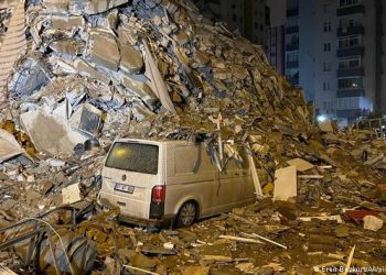 Asciende a dos mil la cifra de muertos por sismo en zona fronteriza entre Turquía y Siria