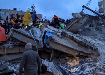 Ascienden a 21 mil los muertos por sismo en Turquía y Siria
