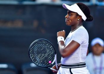 Linette y Stephens saldrán por victorias