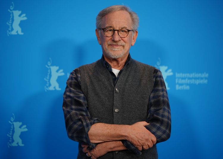 Berlin (Germany), 21/02/2023.- US filmmaker Steven Spielberg poses during the photocall for the Honorary Golden Bear during the 73rd Berlin International Film Festival 'Berlinale' in Berlin, Germany, 21 February 2023. Spielberg is awarded the Honorary Golden Bear for hie lifetime achievement. The in-person event runs from 16 to 26 February 2023. (Cine, Alemania) EFE/EPA/CLEMENS BILAN