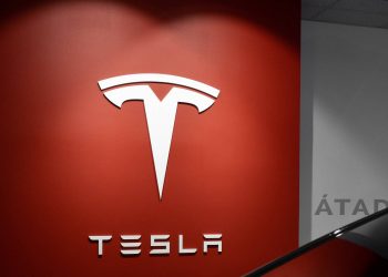 López Obrador dice que Tesla tiene dos posibilidades para llegar a México