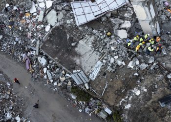 Turquía declara tres meses de estado de emergencia en zona afectada por sismo