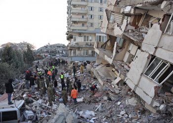 Entra en vigor el estado de emergencia en diez provincias turcas tras sismo