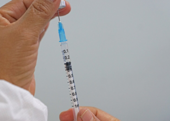 La vacunación contra COVID-19 puede ser anual en la Unión Europea: EMA