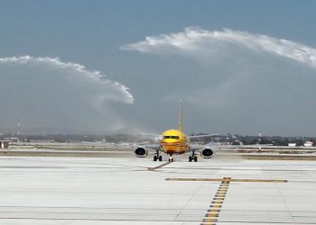 Llega el primer vuelo de carga de DHL al AIFA