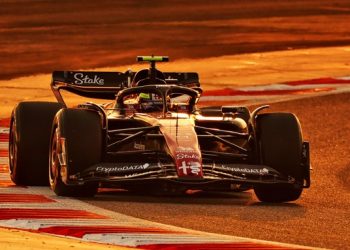 Zhou sorprende, Verstappen avisa y Alonso confirma en Bahréin