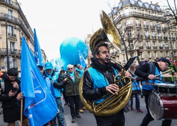 Sindicatos movilizan las calles de Francia contra la reforma de pensiones