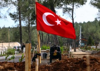 Turquía eleva a 46 mil los muertos por terremotos ante dudas de médicos