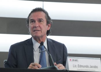 Tribunal ordena restituir a Edmundo Jacobo. Además INE interpone controversia en la Corte por Plan B