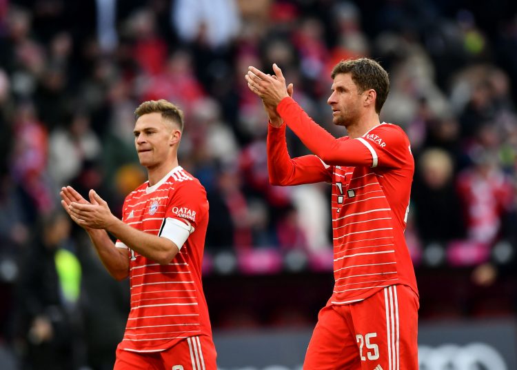 Munich (Germany), 11/03/2023.- Munich's Thomas Mueller (R) celebrates with teammate Joshua Kimmich after winning the German Bundesliga soccer match between FC Bayern Munich vs. FC Augsburg in Munich, Germany, 11 March 2023. (Alemania) EFE/EPA/ANNA SZILAGYI