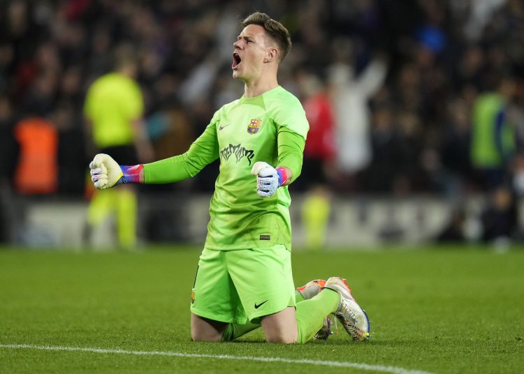 BARCELONA, 19/03/2023.- El guardameta alemán del FC Barcelona Marc André Ter Stegen celebra el gol de su equipo durante el encuentro correspondiente a la jornada 26 de primera división que disputan hoy domingo en el estadio del Camp Nou, en Barcelona. EFE/ Siu Wu