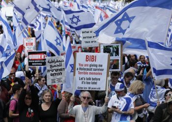 Netanyahu pospone la reforma judicial ante protestas y huelgas