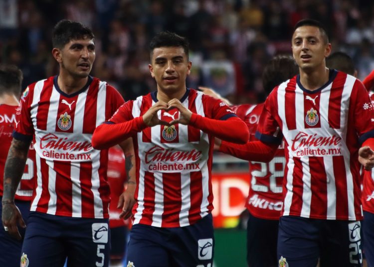 Fernando Beltran celebrates his goal 2-0 with Victor Guzman and Roberto Alvarado of Guadalajara  during the game Guadalajara vs Santos, corresponding to Round 10 of the Torneo Clausura 2023 of the Liga BBVA MX, at Akron Stadium, on March 04, 2023.



Fernando Beltran celebra su gol 2-0 con Victor Guzman and Roberto Alvarado de Guadalajara durante el partido Guadalajara vs Santos, Correspondiente a la Jornada 10 del Torneo Clausura 2023 de la Liga BBVA MX, en el Estadio Akron, el 04 de Marzo de 2023.