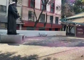 Migrantes fueron retirados de la Plaza Giordano Bruno, Alcaldía Cuauhtémoc