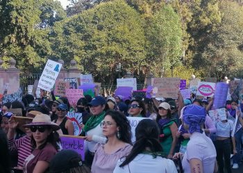 Queretanas exigen mayor igualdad de condiciones de género en marcha por el 8M