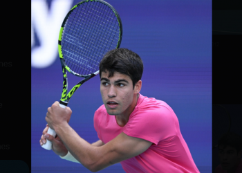 Alcaraz sella con solvencia el pase a octavos del Miami Open