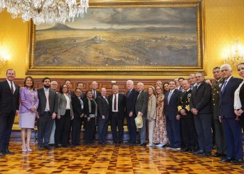 López Obrador se reúne con legisladores de Estados Unidos