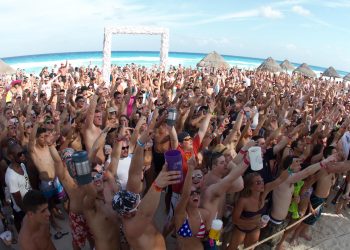 Las playas de Cancún esperan a 30,000 springbreakers en temporada 2023