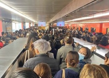 Usuarios reportan de nuevo caos en la Línea 9