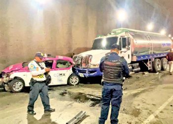 Carambola en bajo puente de Mixcoac deja un saldo de 14 lesionados y 10 vehículos afectados