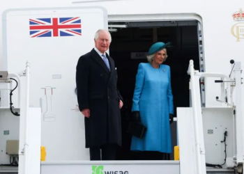 El rey Carlos III llega a Alemania para su primera visita al extranjero como monarca
