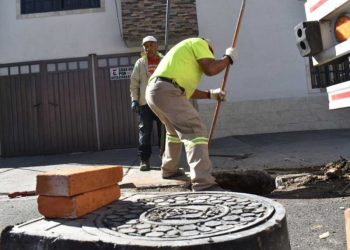 Cárcel y multa a quien robe, venda o compre tapas de coladeras: Congreso CDMX