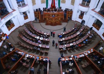 Desencuentro en el Congreso capitalino termina con conatos de violencia entre legisladoras