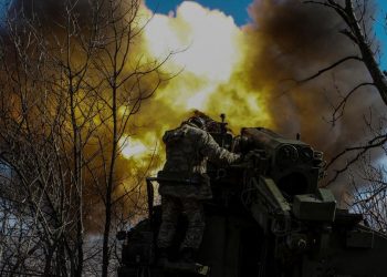 Ucrania dice que la defensa de Bajmut es cada día más importante