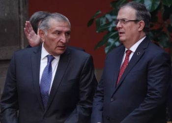 Estamos todos juntos, responde AMLO ante señalamientos entre Ebrard y Adán Augusto