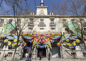 Más de 22,000 flores naturales adornan Casa de México en Madrid por primavera
