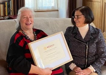 Ciudadana francesa devuelve a México tres piezas de arte prehispánico que heredó