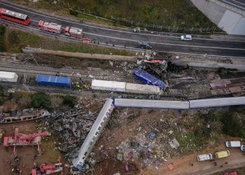 Huelga tras accidente ferroviario paraliza todos los trenes en Grecia