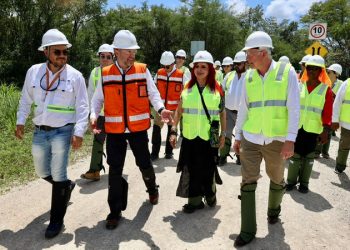 Es posible generar energía limpia con la iniciativa privada: Ken Salazar