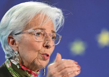 Lagarde: el mundo no se desglobaliza pero camina hacia comercio entre bloques