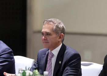 La propuesta en el gobierno de coaliciones es de sumar fuerzas no para descalificar: Mancera