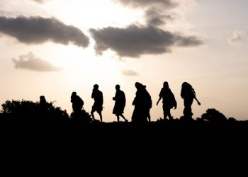 Migrantes intentan cruzar hacia Estados Unidos