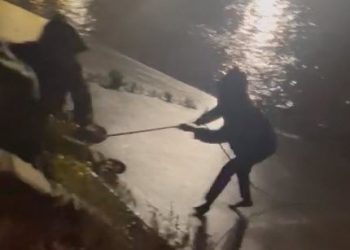 Rescata INM a familia de Angola que estaba en riesgo de ahogarse en el Río Tijuana