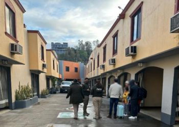 Identifica INM 79 migrantes extranjeros hacinados en cuartos de hoteles en Tijuana