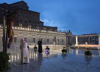 Imágenes del Papa Francisco en una Plaza de San Pedro vacía por la pandemia llegarán al espacio