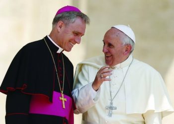 Papa Francisco recibe al secretario personal de Benedicto XVI