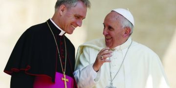 Papa Francisco recibe al secretario personal de Benedicto XVI