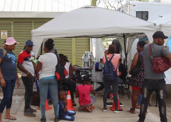 Niños migrantes en frontera sur de México encuentran alivio en ayuda de ONG