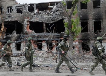 Fiscal general de Estados Unidos pide en Ucrania investigar crímenes de guerra rusos