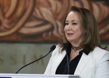 Como un asunto politiquero, califica AMLO acusaciones de plagio contra Yasmín Esquivel