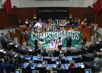 Rompe Morena acuerdo para nombrar a un comisionado del INAI y oposición toma tribuna